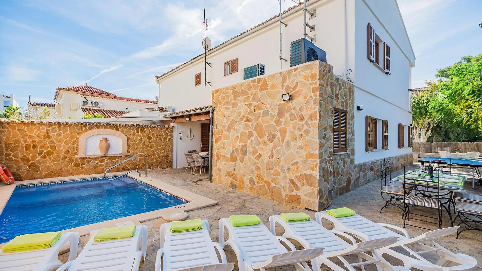 Villa Pintor location